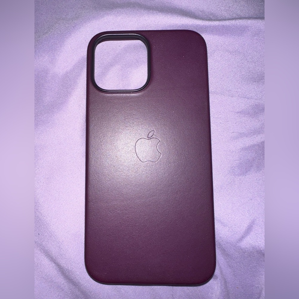 Iphone 13 pro max cases, got a new phone. All in good condition. - Picture 6 of 8